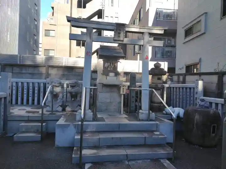 荻窪白山神社の{uncategorized: "未分類", other: "その他", undefined: "問題あり", building: "その他建物", grave: "お墓", sacred_gate: "鳥居", guardian: "狛犬", statue: "像", buddha: "仏像", history: "歴史", nature: "自然", garden: "庭園", animal: "動物", pagoda: "塔", temizu: "手水舎", mountain_gate: "山門・神門", sanctuary: "本殿・本堂", subordinate: "末社・摂社", art: "芸術", scenery: "景色", jizo: "地蔵", ema: "絵馬", goshuin: "御朱印", omikuji: "おみくじ", items: "授与品その他", amulet: "お守り", goshuincho: "御朱印帳", eats: "食事", festival: "お祭り", votive_dance: "神楽", shichigosan: "七五三参", wedding: "結婚式", experience: "体験その他", initially: "初詣", around: "周辺", anti_infection: "感染症対策"}