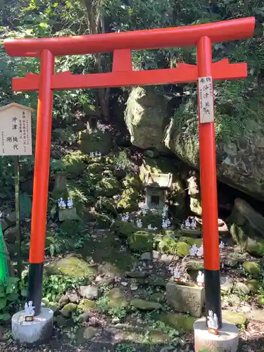 佐助稲荷神社の末社