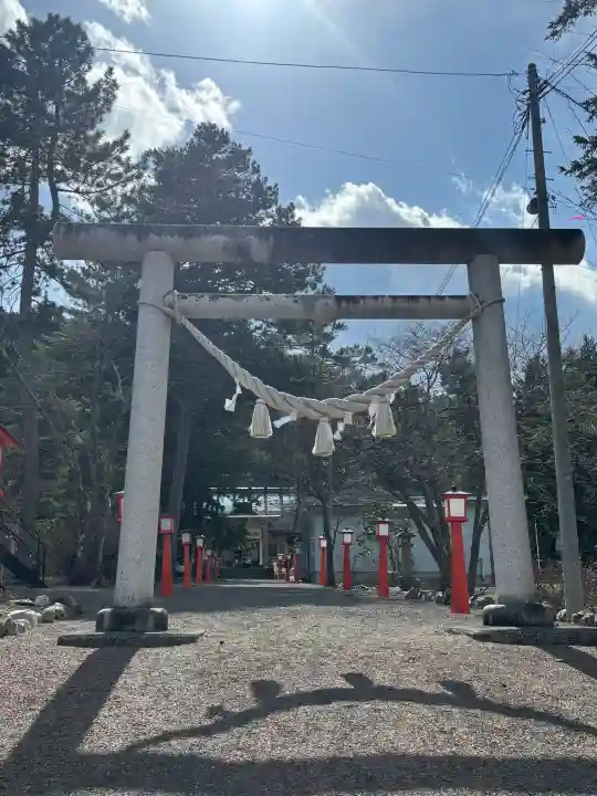 滝上神社の{uncategorized: "未分類", other: "その他", undefined: "問題あり", building: "その他建物", grave: "お墓", sacred_gate: "鳥居", guardian: "狛犬", statue: "像", buddha: "仏像", history: "歴史", nature: "自然", garden: "庭園", animal: "動物", pagoda: "塔", temizu: "手水舎", mountain_gate: "山門・神門", sanctuary: "本殿・本堂", subordinate: "末社・摂社", art: "芸術", scenery: "景色", jizo: "地蔵", ema: "絵馬", goshuin: "御朱印", omikuji: "おみくじ", items: "授与品その他", amulet: "お守り", goshuincho: "御朱印帳", eats: "食事", festival: "お祭り", votive_dance: "神楽", shichigosan: "七五三参", wedding: "結婚式", experience: "体験その他", initially: "初詣", around: "周辺", anti_infection: "感染症対策"}