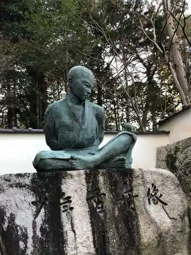 井山 宝福寺の像