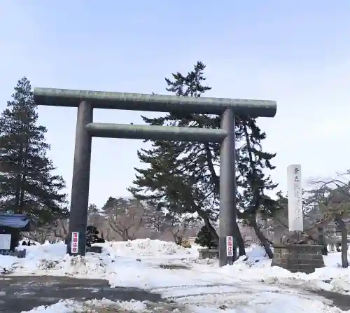 青森縣護國神社の{uncategorized: "未分類", other: "その他", undefined: "問題あり", building: "その他建物", grave: "お墓", sacred_gate: "鳥居", guardian: "狛犬", statue: "像", buddha: "仏像", history: "歴史", nature: "自然", garden: "庭園", animal: "動物", pagoda: "塔", temizu: "手水舎", mountain_gate: "山門・神門", sanctuary: "本殿・本堂", subordinate: "末社・摂社", art: "芸術", scenery: "景色", jizo: "地蔵", ema: "絵馬", goshuin: "御朱印", omikuji: "おみくじ", items: "授与品その他", amulet: "お守り", goshuincho: "御朱印帳", eats: "食事", festival: "お祭り", votive_dance: "神楽", shichigosan: "七五三参", wedding: "結婚式", experience: "体験その他", initially: "初詣", around: "周辺", anti_infection: "感染症対策"}