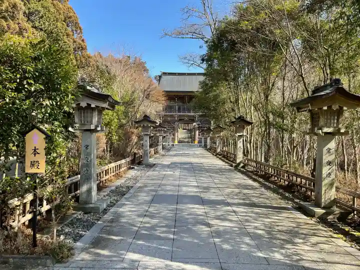 秋葉山本宮 秋葉神社 上社の{uncategorized: "未分類", other: "その他", undefined: "問題あり", building: "その他建物", grave: "お墓", sacred_gate: "鳥居", guardian: "狛犬", statue: "像", buddha: "仏像", history: "歴史", nature: "自然", garden: "庭園", animal: "動物", pagoda: "塔", temizu: "手水舎", mountain_gate: "山門・神門", sanctuary: "本殿・本堂", subordinate: "末社・摂社", art: "芸術", scenery: "景色", jizo: "地蔵", ema: "絵馬", goshuin: "御朱印", omikuji: "おみくじ", items: "授与品その他", amulet: "お守り", goshuincho: "御朱印帳", eats: "食事", festival: "お祭り", votive_dance: "神楽", shichigosan: "七五三参", wedding: "結婚式", experience: "体験その他", initially: "初詣", around: "周辺", anti_infection: "感染症対策"}