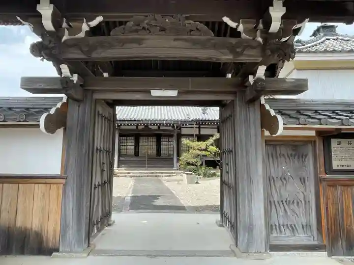 即往寺の{uncategorized: "未分類", other: "その他", undefined: "問題あり", building: "その他建物", grave: "お墓", sacred_gate: "鳥居", guardian: "狛犬", statue: "像", buddha: "仏像", history: "歴史", nature: "自然", garden: "庭園", animal: "動物", pagoda: "塔", temizu: "手水舎", mountain_gate: "山門・神門", sanctuary: "本殿・本堂", subordinate: "末社・摂社", art: "芸術", scenery: "景色", jizo: "地蔵", ema: "絵馬", goshuin: "御朱印", omikuji: "おみくじ", items: "授与品その他", amulet: "お守り", goshuincho: "御朱印帳", eats: "食事", festival: "お祭り", votive_dance: "神楽", shichigosan: "七五三参", wedding: "結婚式", experience: "体験その他", initially: "初詣", around: "周辺", anti_infection: "感染症対策"}