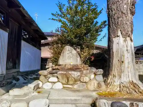 神明社の末社・摂社