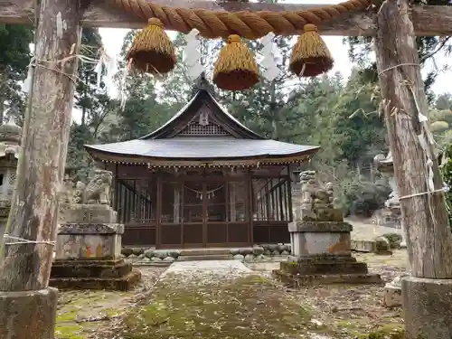 栃上神社の本殿