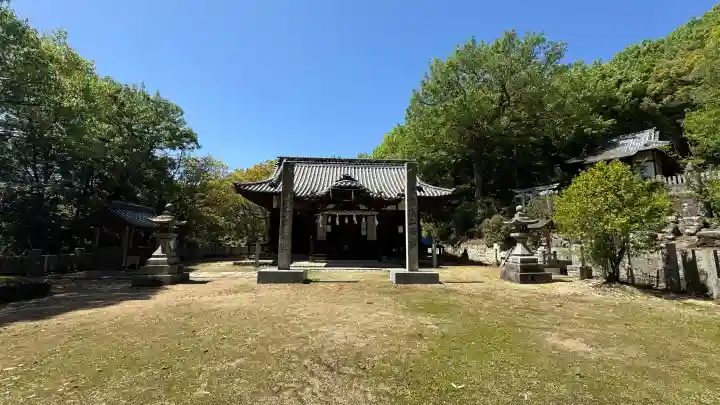 飯神社の{uncategorized: "未分類", other: "その他", undefined: "問題あり", building: "その他建物", grave: "お墓", sacred_gate: "鳥居", guardian: "狛犬", statue: "像", buddha: "仏像", history: "歴史", nature: "自然", garden: "庭園", animal: "動物", pagoda: "塔", temizu: "手水舎", mountain_gate: "山門・神門", sanctuary: "本殿・本堂", subordinate: "末社・摂社", art: "芸術", scenery: "景色", jizo: "地蔵", ema: "絵馬", goshuin: "御朱印", omikuji: "おみくじ", items: "授与品その他", amulet: "お守り", goshuincho: "御朱印帳", eats: "食事", festival: "お祭り", votive_dance: "神楽", shichigosan: "七五三参", wedding: "結婚式", experience: "体験その他", initially: "初詣", around: "周辺", anti_infection: "感染症対策"}
