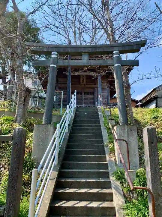 青木神社の{uncategorized: "未分類", other: "その他", undefined: "問題あり", building: "その他建物", grave: "お墓", sacred_gate: "鳥居", guardian: "狛犬", statue: "像", buddha: "仏像", history: "歴史", nature: "自然", garden: "庭園", animal: "動物", pagoda: "塔", temizu: "手水舎", mountain_gate: "山門・神門", sanctuary: "本殿・本堂", subordinate: "末社・摂社", art: "芸術", scenery: "景色", jizo: "地蔵", ema: "絵馬", goshuin: "御朱印", omikuji: "おみくじ", items: "授与品その他", amulet: "お守り", goshuincho: "御朱印帳", eats: "食事", festival: "お祭り", votive_dance: "神楽", shichigosan: "七五三参", wedding: "結婚式", experience: "体験その他", initially: "初詣", around: "周辺", anti_infection: "感染症対策"}