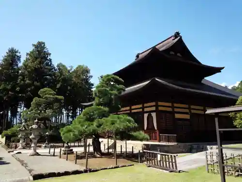 向嶽寺の本殿