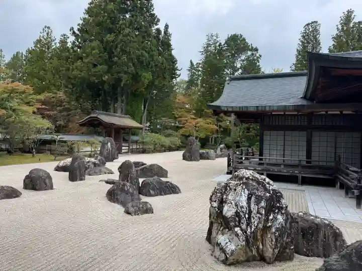 高野山金剛峯寺の{uncategorized: "未分類", other: "その他", undefined: "問題あり", building: "その他建物", grave: "お墓", sacred_gate: "鳥居", guardian: "狛犬", statue: "像", buddha: "仏像", history: "歴史", nature: "自然", garden: "庭園", animal: "動物", pagoda: "塔", temizu: "手水舎", mountain_gate: "山門・神門", sanctuary: "本殿・本堂", subordinate: "末社・摂社", art: "芸術", scenery: "景色", jizo: "地蔵", ema: "絵馬", goshuin: "御朱印", omikuji: "おみくじ", items: "授与品その他", amulet: "お守り", goshuincho: "御朱印帳", eats: "食事", festival: "お祭り", votive_dance: "神楽", shichigosan: "七五三参", wedding: "結婚式", experience: "体験その他", initially: "初詣", around: "周辺", anti_infection: "感染症対策"}