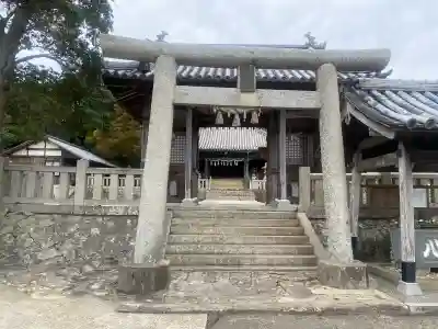 湊口神社の{uncategorized: "未分類", other: "その他", undefined: "問題あり", building: "その他建物", grave: "お墓", sacred_gate: "鳥居", guardian: "狛犬", statue: "像", buddha: "仏像", history: "歴史", nature: "自然", garden: "庭園", animal: "動物", pagoda: "塔", temizu: "手水舎", mountain_gate: "山門・神門", sanctuary: "本殿・本堂", subordinate: "末社・摂社", art: "芸術", scenery: "景色", jizo: "地蔵", ema: "絵馬", goshuin: "御朱印", omikuji: "おみくじ", items: "授与品その他", amulet: "お守り", goshuincho: "御朱印帳", eats: "食事", festival: "お祭り", votive_dance: "神楽", shichigosan: "七五三参", wedding: "結婚式", experience: "体験その他", initially: "初詣", around: "周辺", anti_infection: "感染症対策"}