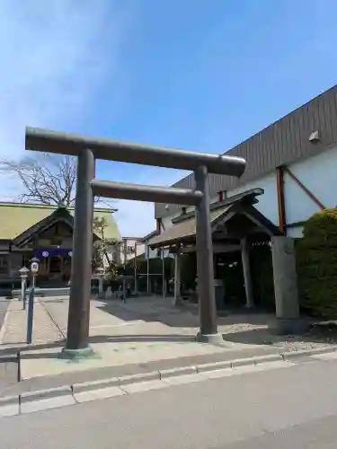 亀田龍神社の{uncategorized: "未分類", other: "その他", undefined: "問題あり", building: "その他建物", grave: "お墓", sacred_gate: "鳥居", guardian: "狛犬", statue: "像", buddha: "仏像", history: "歴史", nature: "自然", garden: "庭園", animal: "動物", pagoda: "塔", temizu: "手水舎", mountain_gate: "山門・神門", sanctuary: "本殿・本堂", subordinate: "末社・摂社", art: "芸術", scenery: "景色", jizo: "地蔵", ema: "絵馬", goshuin: "御朱印", omikuji: "おみくじ", items: "授与品その他", amulet: "お守り", goshuincho: "御朱印帳", eats: "食事", festival: "お祭り", votive_dance: "神楽", shichigosan: "七五三参", wedding: "結婚式", experience: "体験その他", initially: "初詣", around: "周辺", anti_infection: "感染症対策"}