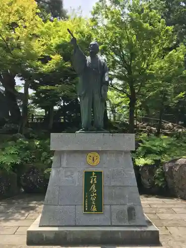 上杉神社の像