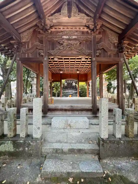 六所神社の{uncategorized: "未分類", other: "その他", undefined: "問題あり", building: "その他建物", grave: "お墓", sacred_gate: "鳥居", guardian: "狛犬", statue: "像", buddha: "仏像", history: "歴史", nature: "自然", garden: "庭園", animal: "動物", pagoda: "塔", temizu: "手水舎", mountain_gate: "山門・神門", sanctuary: "本殿・本堂", subordinate: "末社・摂社", art: "芸術", scenery: "景色", jizo: "地蔵", ema: "絵馬", goshuin: "御朱印", omikuji: "おみくじ", items: "授与品その他", amulet: "お守り", goshuincho: "御朱印帳", eats: "食事", festival: "お祭り", votive_dance: "神楽", shichigosan: "七五三参", wedding: "結婚式", experience: "体験その他", initially: "初詣", around: "周辺", anti_infection: "感染症対策"}