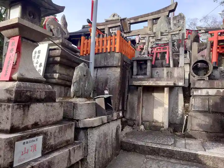 伏見稲荷大社 御膳谷奉拝所の鳥居