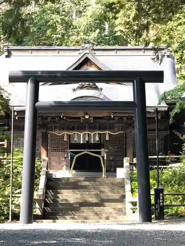 義經神社の鳥居