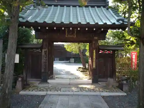 安養寺の山門