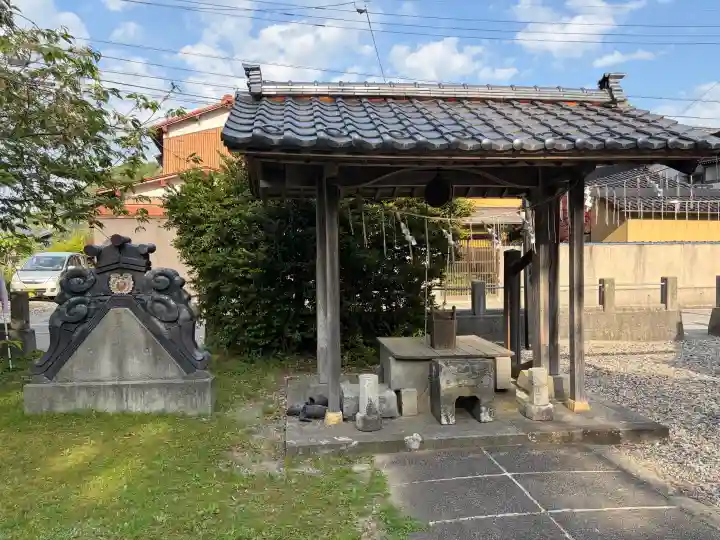 守りの神 藤基神社の{uncategorized: "未分類", other: "その他", undefined: "問題あり", building: "その他建物", grave: "お墓", sacred_gate: "鳥居", guardian: "狛犬", statue: "像", buddha: "仏像", history: "歴史", nature: "自然", garden: "庭園", animal: "動物", pagoda: "塔", temizu: "手水舎", mountain_gate: "山門・神門", sanctuary: "本殿・本堂", subordinate: "末社・摂社", art: "芸術", scenery: "景色", jizo: "地蔵", ema: "絵馬", goshuin: "御朱印", omikuji: "おみくじ", items: "授与品その他", amulet: "お守り", goshuincho: "御朱印帳", eats: "食事", festival: "お祭り", votive_dance: "神楽", shichigosan: "七五三参", wedding: "結婚式", experience: "体験その他", initially: "初詣", around: "周辺", anti_infection: "感染症対策"}