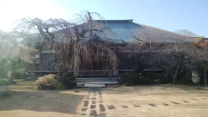 定輪寺の本殿・本堂