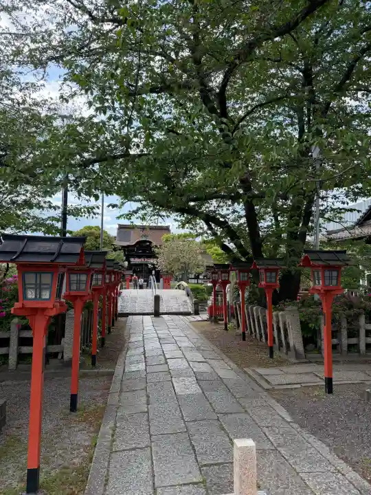 六孫王神社の{uncategorized: "未分類", other: "その他", undefined: "問題あり", building: "その他建物", grave: "お墓", sacred_gate: "鳥居", guardian: "狛犬", statue: "像", buddha: "仏像", history: "歴史", nature: "自然", garden: "庭園", animal: "動物", pagoda: "塔", temizu: "手水舎", mountain_gate: "山門・神門", sanctuary: "本殿・本堂", subordinate: "末社・摂社", art: "芸術", scenery: "景色", jizo: "地蔵", ema: "絵馬", goshuin: "御朱印", omikuji: "おみくじ", items: "授与品その他", amulet: "お守り", goshuincho: "御朱印帳", eats: "食事", festival: "お祭り", votive_dance: "神楽", shichigosan: "七五三参", wedding: "結婚式", experience: "体験その他", initially: "初詣", around: "周辺", anti_infection: "感染症対策"}