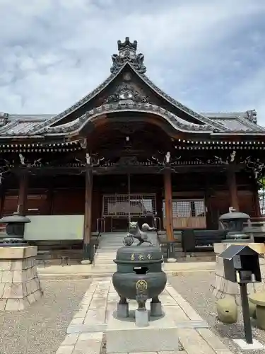 新善光寺の{uncategorized: "未分類", other: "その他", undefined: "問題あり", building: "その他建物", grave: "お墓", sacred_gate: "鳥居", guardian: "狛犬", statue: "像", buddha: "仏像", history: "歴史", nature: "自然", garden: "庭園", animal: "動物", pagoda: "塔", temizu: "手水舎", mountain_gate: "山門・神門", sanctuary: "本殿・本堂", subordinate: "末社・摂社", art: "芸術", scenery: "景色", jizo: "地蔵", ema: "絵馬", goshuin: "御朱印", omikuji: "おみくじ", items: "授与品その他", amulet: "お守り", goshuincho: "御朱印帳", eats: "食事", festival: "お祭り", votive_dance: "神楽", shichigosan: "七五三参", wedding: "結婚式", experience: "体験その他", initially: "初詣", around: "周辺", anti_infection: "感染症対策"}