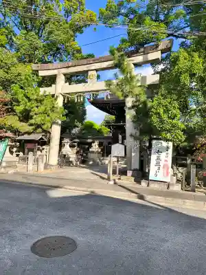 御霊神社（上御霊神社）の{uncategorized: "未分類", other: "その他", undefined: "問題あり", building: "その他建物", grave: "お墓", sacred_gate: "鳥居", guardian: "狛犬", statue: "像", buddha: "仏像", history: "歴史", nature: "自然", garden: "庭園", animal: "動物", pagoda: "塔", temizu: "手水舎", mountain_gate: "山門・神門", sanctuary: "本殿・本堂", subordinate: "末社・摂社", art: "芸術", scenery: "景色", jizo: "地蔵", ema: "絵馬", goshuin: "御朱印", omikuji: "おみくじ", items: "授与品その他", amulet: "お守り", goshuincho: "御朱印帳", eats: "食事", festival: "お祭り", votive_dance: "神楽", shichigosan: "七五三参", wedding: "結婚式", experience: "体験その他", initially: "初詣", around: "周辺", anti_infection: "感染症対策"}