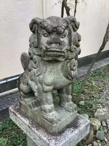 三狐神社の狛犬