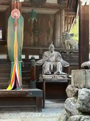 三尾神社の{uncategorized: "未分類", other: "その他", undefined: "問題あり", building: "その他建物", grave: "お墓", sacred_gate: "鳥居", guardian: "狛犬", statue: "像", buddha: "仏像", history: "歴史", nature: "自然", garden: "庭園", animal: "動物", pagoda: "塔", temizu: "手水舎", mountain_gate: "山門・神門", sanctuary: "本殿・本堂", subordinate: "末社・摂社", art: "芸術", scenery: "景色", jizo: "地蔵", ema: "絵馬", goshuin: "御朱印", omikuji: "おみくじ", items: "授与品その他", amulet: "お守り", goshuincho: "御朱印帳", eats: "食事", festival: "お祭り", votive_dance: "神楽", shichigosan: "七五三参", wedding: "結婚式", experience: "体験その他", initially: "初詣", around: "周辺", anti_infection: "感染症対策"}
