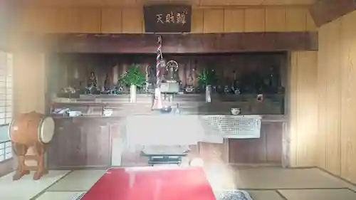 須崎弁天堂の本殿・本堂