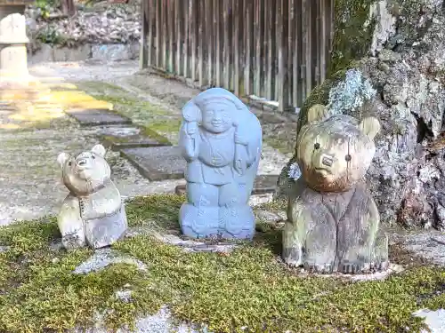 由加神社（和気由加神社）の像
