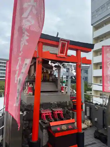 東京羽田 穴守稲荷神社の{uncategorized: "未分類", other: "その他", undefined: "問題あり", building: "その他建物", grave: "お墓", sacred_gate: "鳥居", guardian: "狛犬", statue: "像", buddha: "仏像", history: "歴史", nature: "自然", garden: "庭園", animal: "動物", pagoda: "塔", temizu: "手水舎", mountain_gate: "山門・神門", sanctuary: "本殿・本堂", subordinate: "末社・摂社", art: "芸術", scenery: "景色", jizo: "地蔵", ema: "絵馬", goshuin: "御朱印", omikuji: "おみくじ", items: "授与品その他", amulet: "お守り", goshuincho: "御朱印帳", eats: "食事", festival: "お祭り", votive_dance: "神楽", shichigosan: "七五三参", wedding: "結婚式", experience: "体験その他", initially: "初詣", around: "周辺", anti_infection: "感染症対策"}