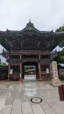 題経寺（柴又帝釈天）の山門・神門