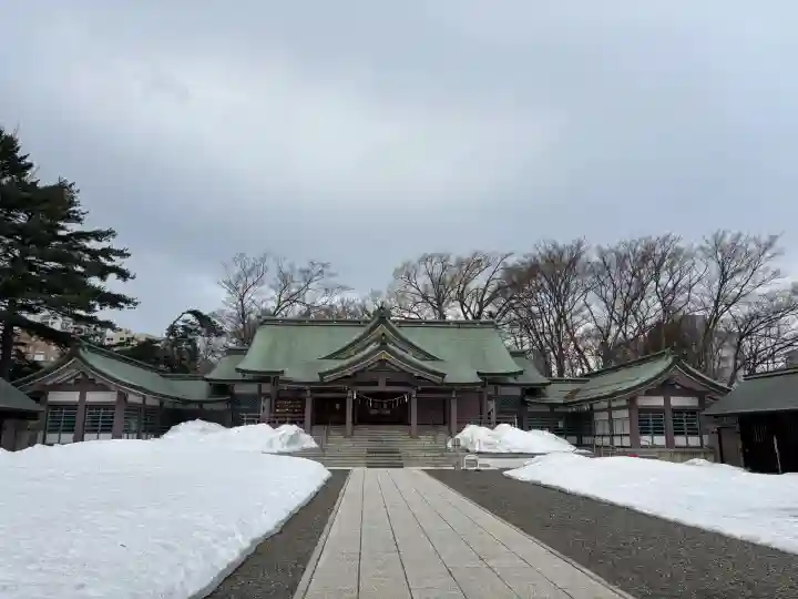 札幌護國神社の{uncategorized: "未分類", other: "その他", undefined: "問題あり", building: "その他建物", grave: "お墓", sacred_gate: "鳥居", guardian: "狛犬", statue: "像", buddha: "仏像", history: "歴史", nature: "自然", garden: "庭園", animal: "動物", pagoda: "塔", temizu: "手水舎", mountain_gate: "山門・神門", sanctuary: "本殿・本堂", subordinate: "末社・摂社", art: "芸術", scenery: "景色", jizo: "地蔵", ema: "絵馬", goshuin: "御朱印", omikuji: "おみくじ", items: "授与品その他", amulet: "お守り", goshuincho: "御朱印帳", eats: "食事", festival: "お祭り", votive_dance: "神楽", shichigosan: "七五三参", wedding: "結婚式", experience: "体験その他", initially: "初詣", around: "周辺", anti_infection: "感染症対策"}
