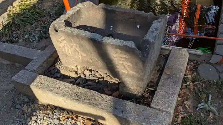 花の尾曳弁財天(尾曳稲荷神社)の手水舎