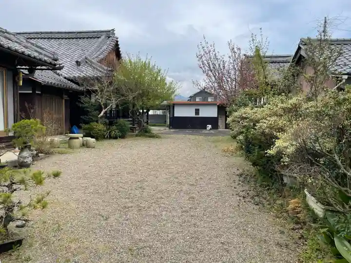 教専寺の{uncategorized: "未分類", other: "その他", undefined: "問題あり", building: "その他建物", grave: "お墓", sacred_gate: "鳥居", guardian: "狛犬", statue: "像", buddha: "仏像", history: "歴史", nature: "自然", garden: "庭園", animal: "動物", pagoda: "塔", temizu: "手水舎", mountain_gate: "山門・神門", sanctuary: "本殿・本堂", subordinate: "末社・摂社", art: "芸術", scenery: "景色", jizo: "地蔵", ema: "絵馬", goshuin: "御朱印", omikuji: "おみくじ", items: "授与品その他", amulet: "お守り", goshuincho: "御朱印帳", eats: "食事", festival: "お祭り", votive_dance: "神楽", shichigosan: "七五三参", wedding: "結婚式", experience: "体験その他", initially: "初詣", around: "周辺", anti_infection: "感染症対策"}