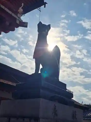 伏見稲荷大社の{uncategorized: "未分類", other: "その他", undefined: "問題あり", building: "その他建物", grave: "お墓", sacred_gate: "鳥居", guardian: "狛犬", statue: "像", buddha: "仏像", history: "歴史", nature: "自然", garden: "庭園", animal: "動物", pagoda: "塔", temizu: "手水舎", mountain_gate: "山門・神門", sanctuary: "本殿・本堂", subordinate: "末社・摂社", art: "芸術", scenery: "景色", jizo: "地蔵", ema: "絵馬", goshuin: "御朱印", omikuji: "おみくじ", items: "授与品その他", amulet: "お守り", goshuincho: "御朱印帳", eats: "食事", festival: "お祭り", votive_dance: "神楽", shichigosan: "七五三参", wedding: "結婚式", experience: "体験その他", initially: "初詣", around: "周辺", anti_infection: "感染症対策"}