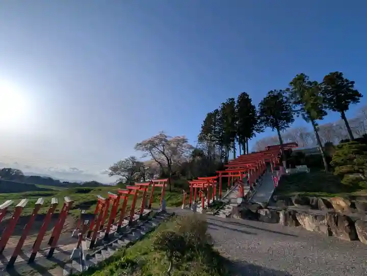 高屋敷稲荷神社の{uncategorized: "未分類", other: "その他", undefined: "問題あり", building: "その他建物", grave: "お墓", sacred_gate: "鳥居", guardian: "狛犬", statue: "像", buddha: "仏像", history: "歴史", nature: "自然", garden: "庭園", animal: "動物", pagoda: "塔", temizu: "手水舎", mountain_gate: "山門・神門", sanctuary: "本殿・本堂", subordinate: "末社・摂社", art: "芸術", scenery: "景色", jizo: "地蔵", ema: "絵馬", goshuin: "御朱印", omikuji: "おみくじ", items: "授与品その他", amulet: "お守り", goshuincho: "御朱印帳", eats: "食事", festival: "お祭り", votive_dance: "神楽", shichigosan: "七五三参", wedding: "結婚式", experience: "体験その他", initially: "初詣", around: "周辺", anti_infection: "感染症対策"}
