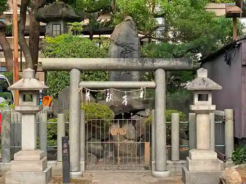 難波八阪神社の鳥居