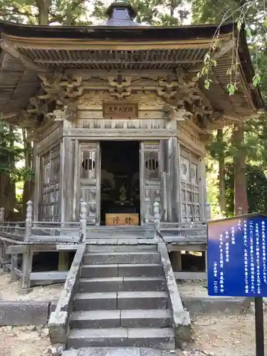 国上寺の本殿