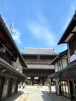 大通寺(長浜御坊)の山門・神門
