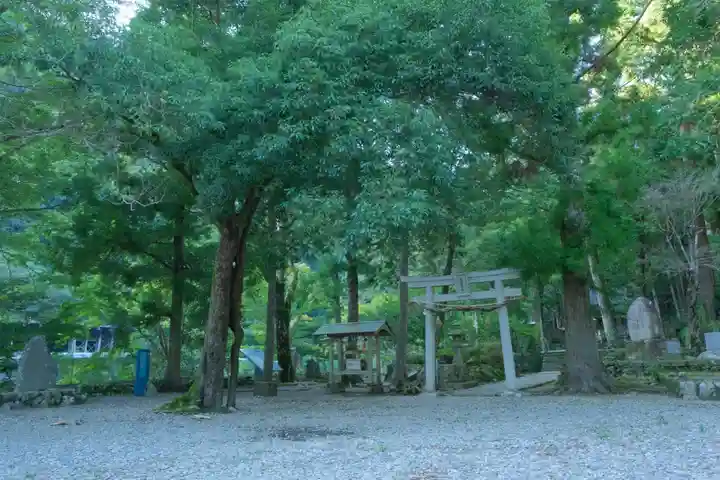 闘鶏神社の周辺