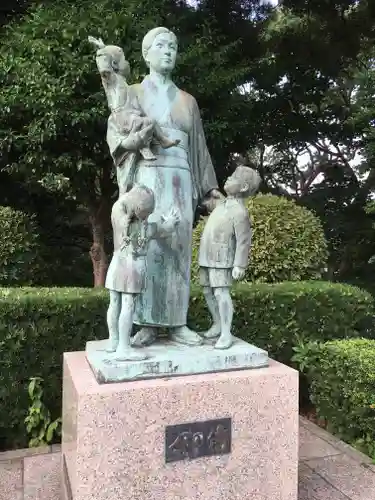 濱田護國神社の像