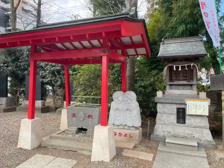 舟渡氷川神社の{uncategorized: "未分類", other: "その他", undefined: "問題あり", building: "その他建物", grave: "お墓", sacred_gate: "鳥居", guardian: "狛犬", statue: "像", buddha: "仏像", history: "歴史", nature: "自然", garden: "庭園", animal: "動物", pagoda: "塔", temizu: "手水舎", mountain_gate: "山門・神門", sanctuary: "本殿・本堂", subordinate: "末社・摂社", art: "芸術", scenery: "景色", jizo: "地蔵", ema: "絵馬", goshuin: "御朱印", omikuji: "おみくじ", items: "授与品その他", amulet: "お守り", goshuincho: "御朱印帳", eats: "食事", festival: "お祭り", votive_dance: "神楽", shichigosan: "七五三参", wedding: "結婚式", experience: "体験その他", initially: "初詣", around: "周辺", anti_infection: "感染症対策"}