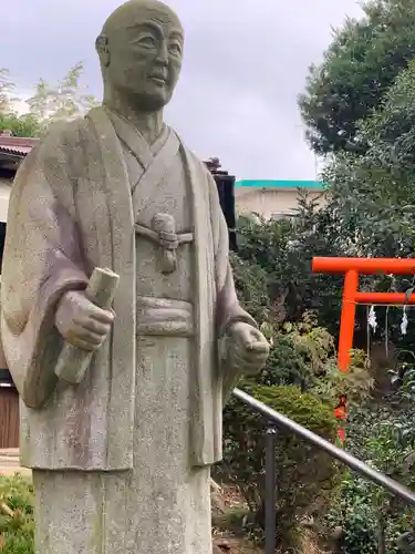 横浜御嶽神社の像