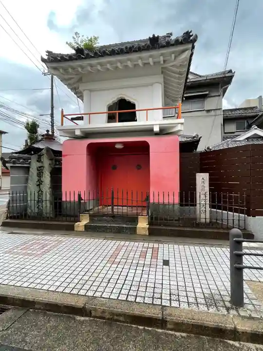 六大院の山門・神門