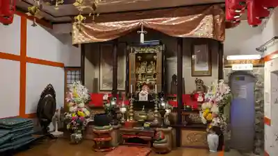 岩戸観音堂の本殿・本堂