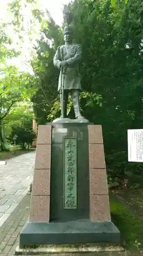 永山神社の像