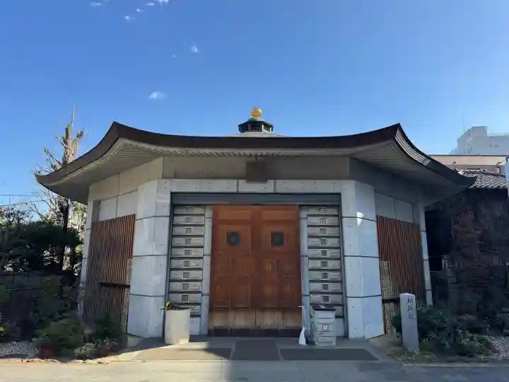 幸國寺の{uncategorized: "未分類", other: "その他", undefined: "問題あり", building: "その他建物", grave: "お墓", sacred_gate: "鳥居", guardian: "狛犬", statue: "像", buddha: "仏像", history: "歴史", nature: "自然", garden: "庭園", animal: "動物", pagoda: "塔", temizu: "手水舎", mountain_gate: "山門・神門", sanctuary: "本殿・本堂", subordinate: "末社・摂社", art: "芸術", scenery: "景色", jizo: "地蔵", ema: "絵馬", goshuin: "御朱印", omikuji: "おみくじ", items: "授与品その他", amulet: "お守り", goshuincho: "御朱印帳", eats: "食事", festival: "お祭り", votive_dance: "神楽", shichigosan: "七五三参", wedding: "結婚式", experience: "体験その他", initially: "初詣", around: "周辺", anti_infection: "感染症対策"}