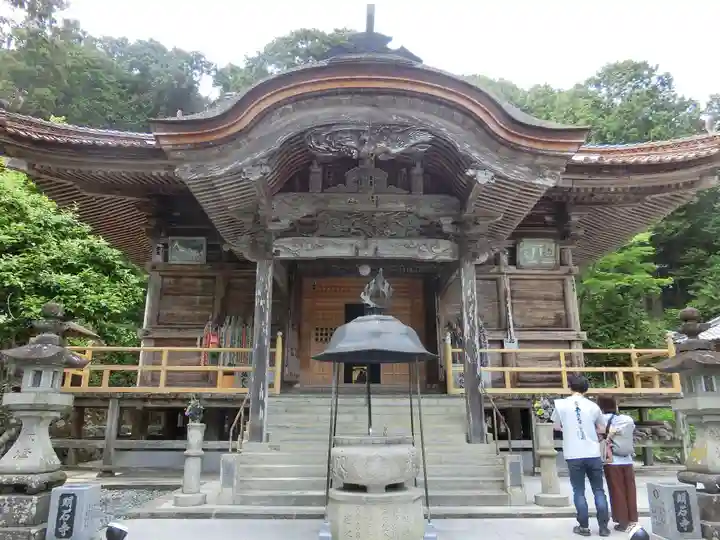 明石寺の本殿・本堂