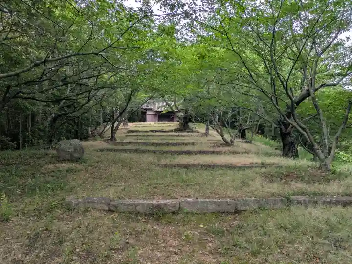 五十鈴神社の{uncategorized: "未分類", other: "その他", undefined: "問題あり", building: "その他建物", grave: "お墓", sacred_gate: "鳥居", guardian: "狛犬", statue: "像", buddha: "仏像", history: "歴史", nature: "自然", garden: "庭園", animal: "動物", pagoda: "塔", temizu: "手水舎", mountain_gate: "山門・神門", sanctuary: "本殿・本堂", subordinate: "末社・摂社", art: "芸術", scenery: "景色", jizo: "地蔵", ema: "絵馬", goshuin: "御朱印", omikuji: "おみくじ", items: "授与品その他", amulet: "お守り", goshuincho: "御朱印帳", eats: "食事", festival: "お祭り", votive_dance: "神楽", shichigosan: "七五三参", wedding: "結婚式", experience: "体験その他", initially: "初詣", around: "周辺", anti_infection: "感染症対策"}