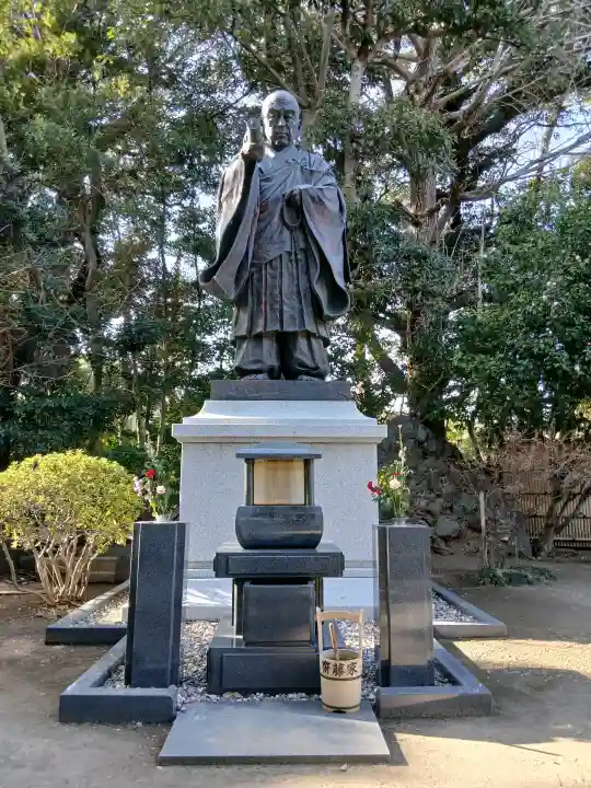 法華経寺奥之院の{uncategorized: "未分類", other: "その他", undefined: "問題あり", building: "その他建物", grave: "お墓", sacred_gate: "鳥居", guardian: "狛犬", statue: "像", buddha: "仏像", history: "歴史", nature: "自然", garden: "庭園", animal: "動物", pagoda: "塔", temizu: "手水舎", mountain_gate: "山門・神門", sanctuary: "本殿・本堂", subordinate: "末社・摂社", art: "芸術", scenery: "景色", jizo: "地蔵", ema: "絵馬", goshuin: "御朱印", omikuji: "おみくじ", items: "授与品その他", amulet: "お守り", goshuincho: "御朱印帳", eats: "食事", festival: "お祭り", votive_dance: "神楽", shichigosan: "七五三参", wedding: "結婚式", experience: "体験その他", initially: "初詣", around: "周辺", anti_infection: "感染症対策"}